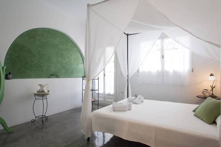Elia | Cycladic Three-Bedroom Villa with Private Pool and Sea View in Santorini