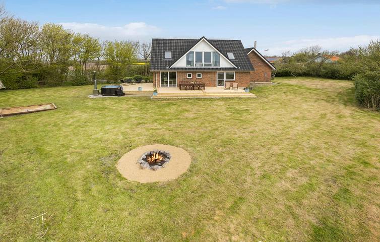 Ferienhaus für 7 Personen, mit Terrasse und Garten in Amtoft