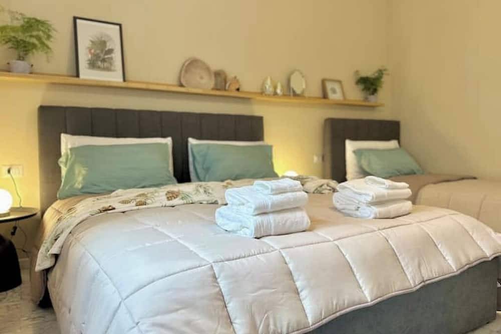 Entire apartment, Spacious & Comfortable Room Near Bergamo Center in Bergamo, Bergamo Province