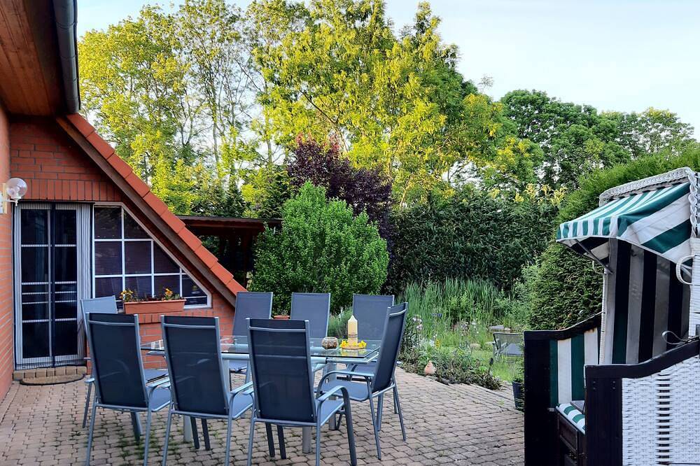 Ferienhaus in idyllischer Dorfrandlage für bis zu 8 Gäste + 2 Kinder in Gülzow-Prüzen, Mecklenburgische Seenplatte