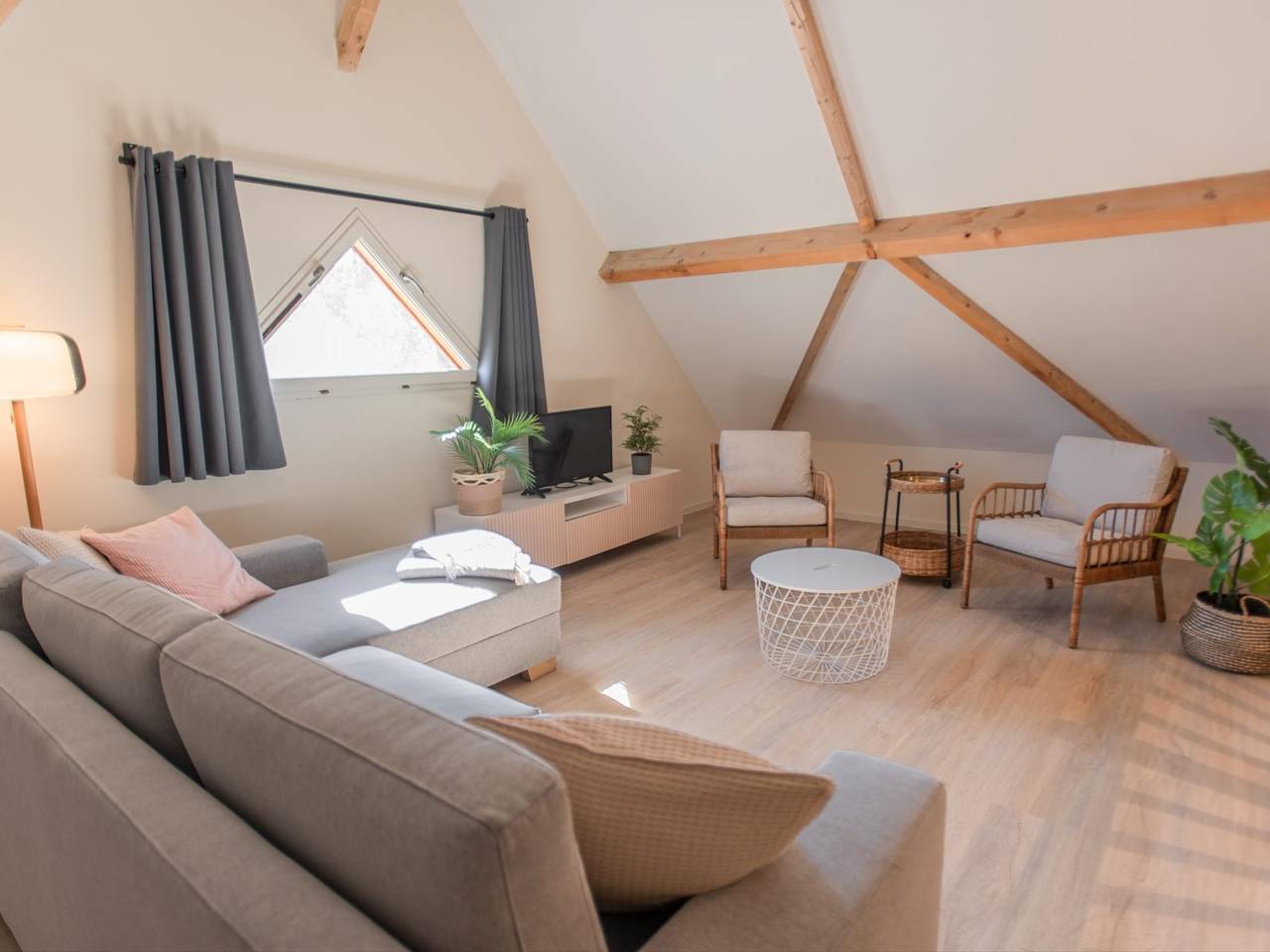 Leuk huis op vakantiepark met zwembad in Lacapelle-Marival, Lot