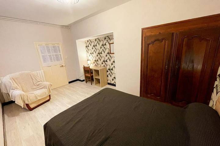Gîte pour 4 personnes, avec Terrasse et Jardin à Razines - 2