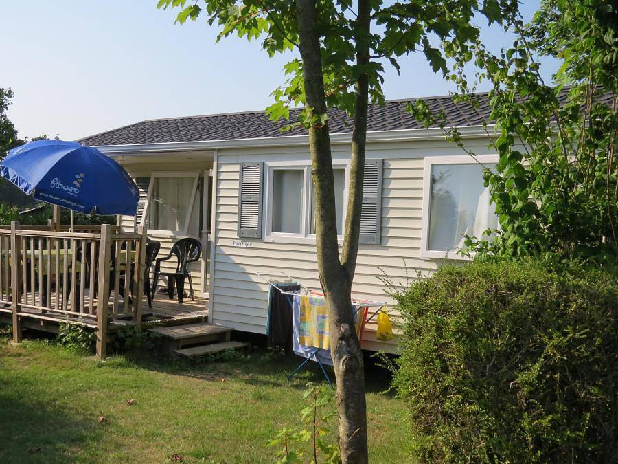 Flower Camping Le Haut Dick - Mobilheim 4 personen - Confort 25m² - (4pers) - 2 Schlafzimmer + 1Sdb + Wc + Tv + Halbüberdachte Terrasse in Carentan les Marais, Saint-Lô und Umgebung