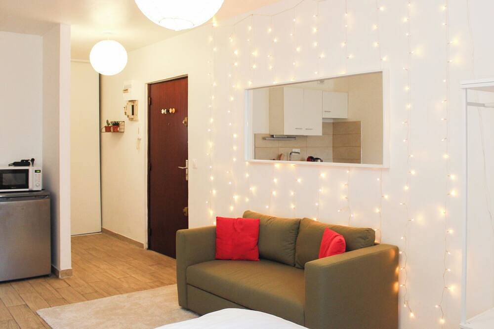 Entire apartment, Bright studio in Pantin, perfect for couples in Pantin, Seine-Saint-Denis