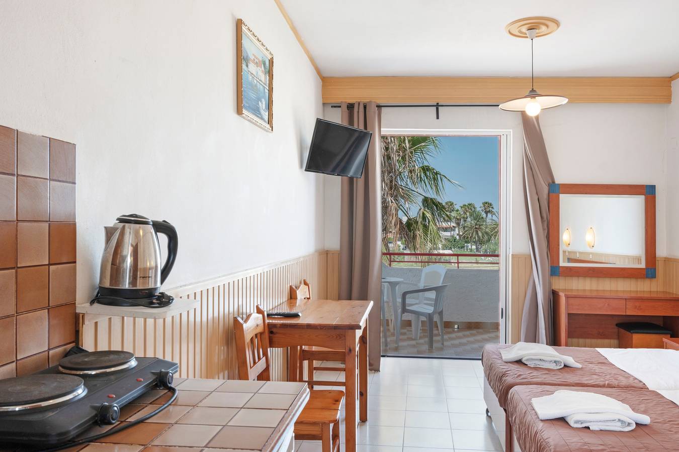 Gehele studio, Studio Appartement 'Golden Sun 3' met Uitzicht op Zee, Gedeeld Zwembad en Wifi in Τιγκάκι, Kos