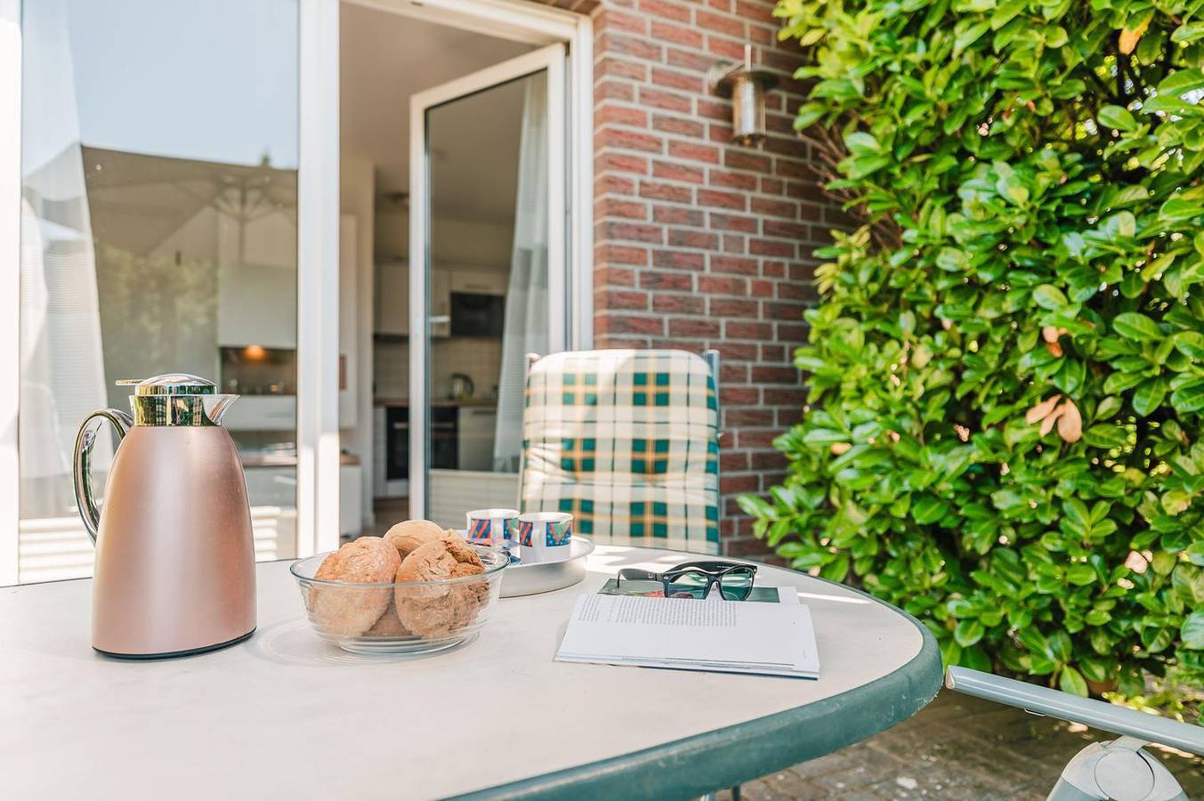Ganze Wohnung, Charmante Ferienwohnung mit Terrasse, strandnah in Dranske, Rügen