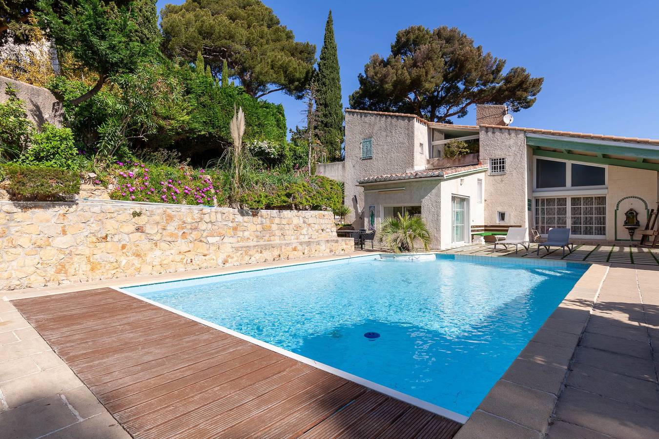 Appartement entier, Appartement 'Fleur De Pampa' avec piscine privée, Wi-Fi et climatisation in Cassis, Parc national des Calanques