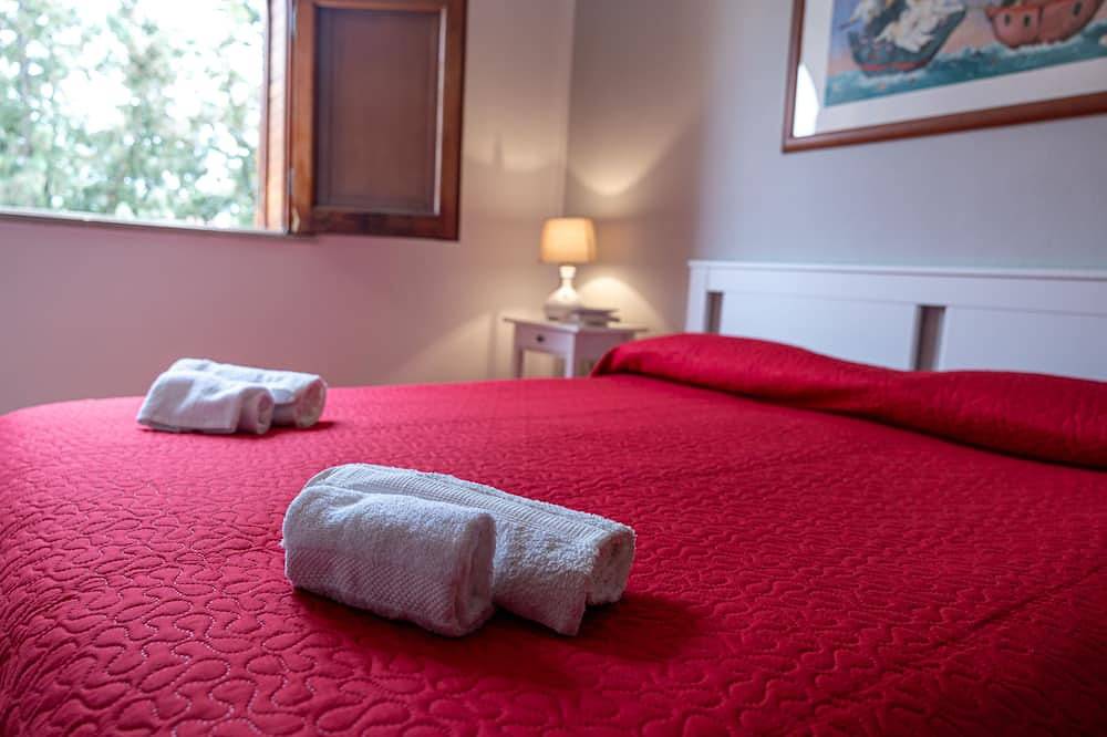 Entire apartment, 2-Sea house with pool near Cefalù in Spiaggia (Campofelice di Roccella), Campofelice di Roccella