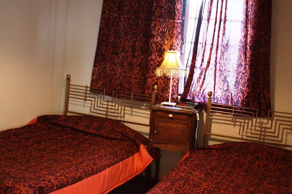 Big sea front villa close to beaches and surf spots in Ribeira d'Ilhas, Ericeira