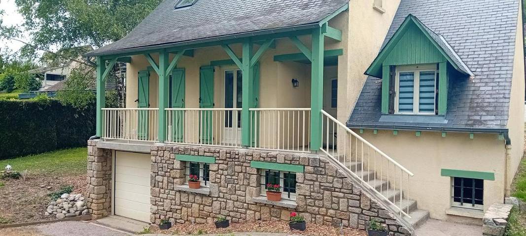 Location de vacances pour 8 personnes, avec vue et jardin à Seilhac