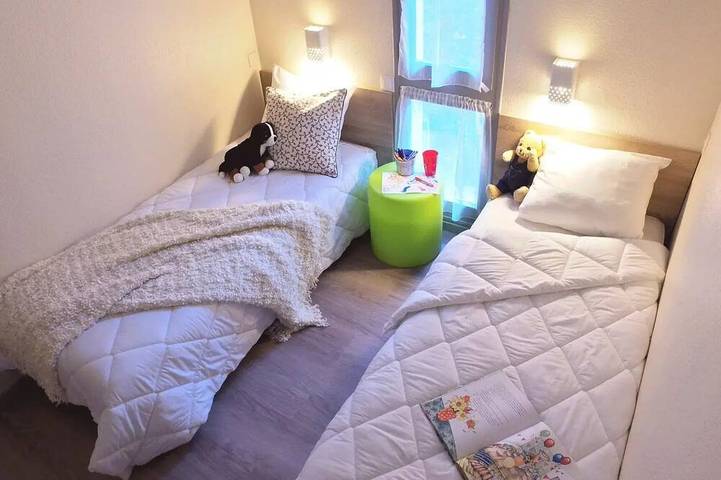 Location de vacances pour 4 personnes, avec terrasse et piscine à Flée - 2