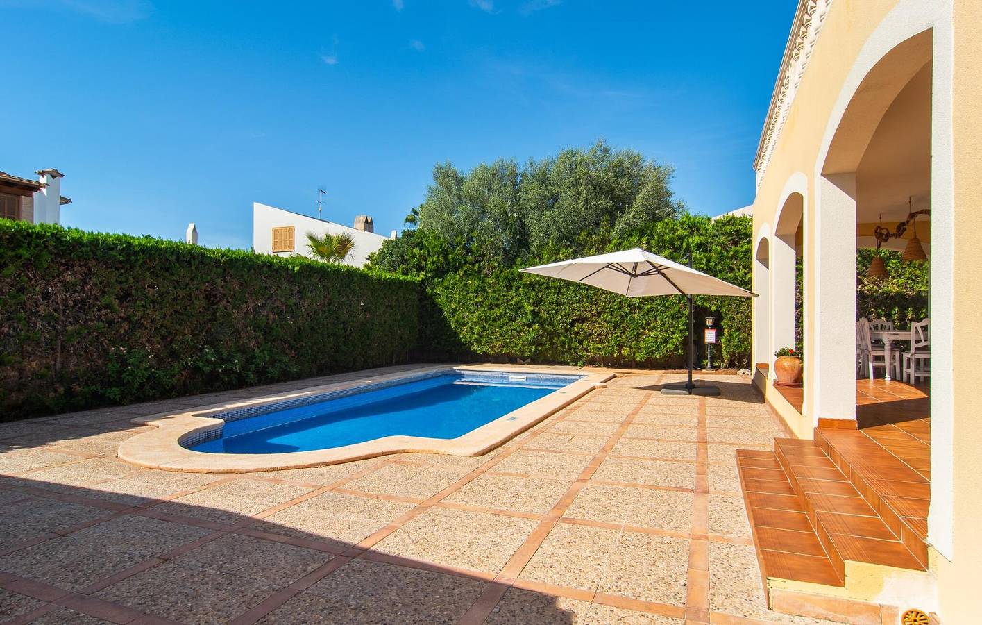 Retiro junto al mar con piscina y terraza cerca de Sa Ràpita in Sa Ràpita, Campos