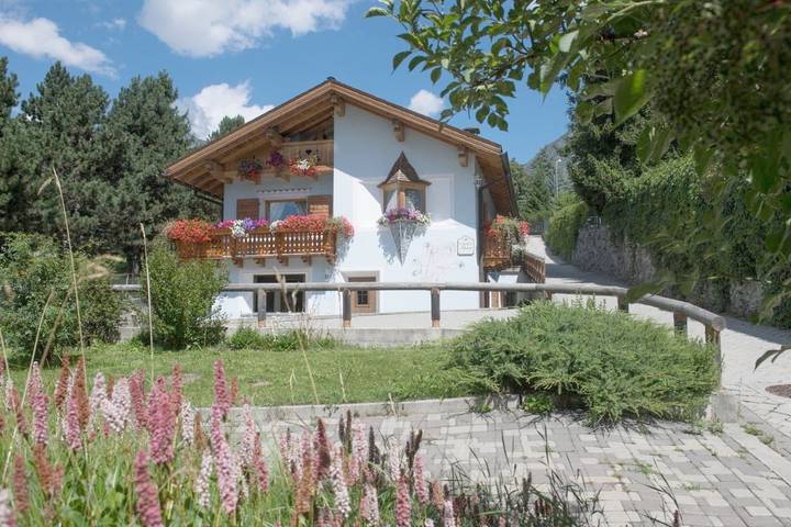Baita per 6 persone, con panorama e giardino a Comune di Bormio