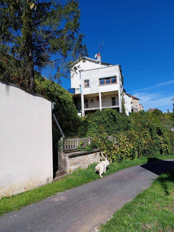 Location de vacances pour 6 personnes, avec Balcon ainsi que Terrasse et Vue à Champlitte - 3