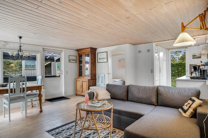 Cozy holiday home with terrace and wood-burning stove close to the water. in Limfjord in Nordjütland