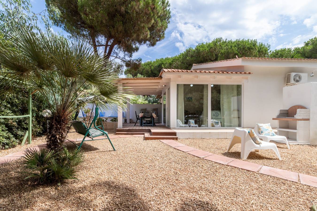 Casa vacanze Carlotta sulla spiaggia con giardino e Wi-Fi in San Pietro a Mare, Valledoria