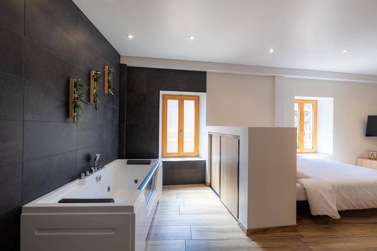 Appartement entier, Superbe Loft Balneo Hammam #5 in Embrun, Parc national des Écrins