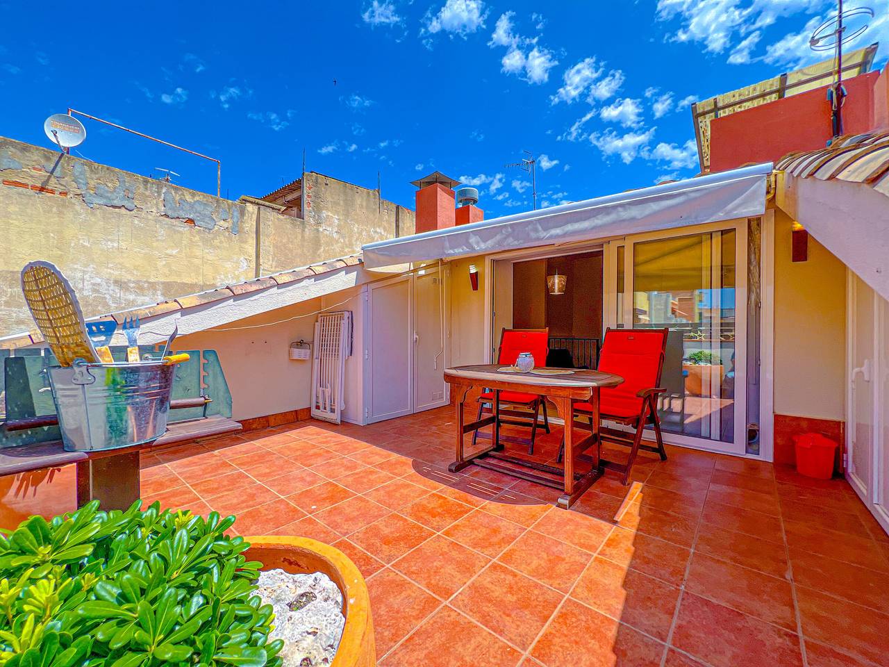 Geheel appartement, Central duplex in Blanes, near beach, for 5 people in Blanes, Costa Brava