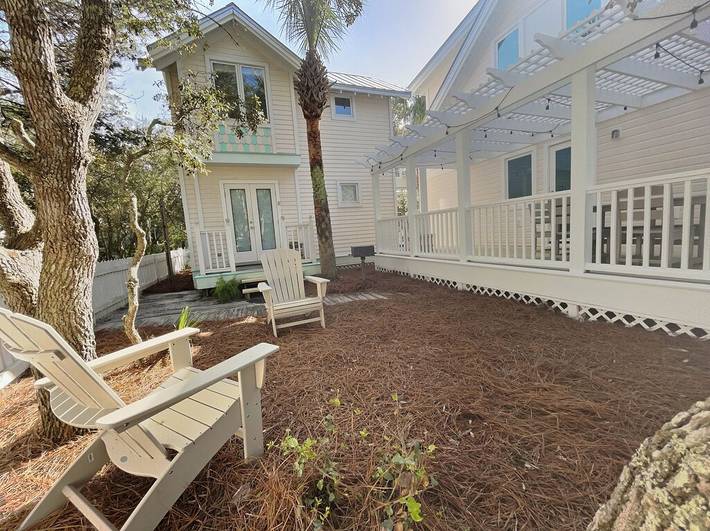 Vacation rental for 16 people, with pool and balcony in Seaside