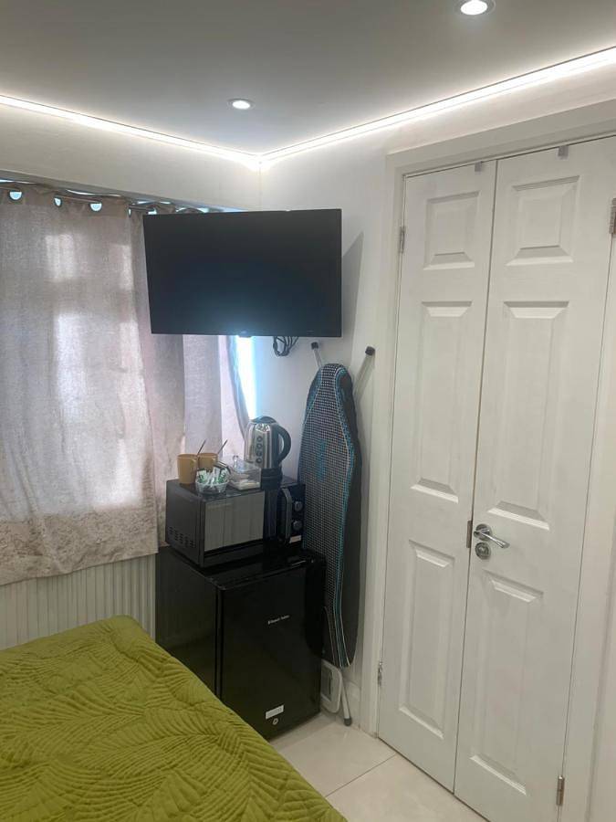 Double Room with Private Bathroom in Borough londonien de Hillingdon, Londres