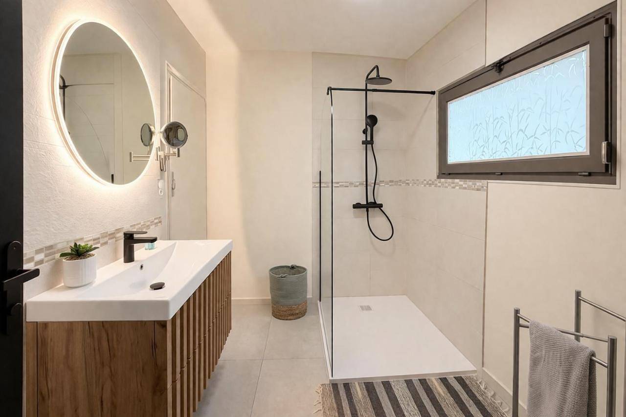 Appartement entier, Les Cantinières - Bourgoin Jallieu - Jardin Privé in Ruy, Région de La Tour-du-Pin