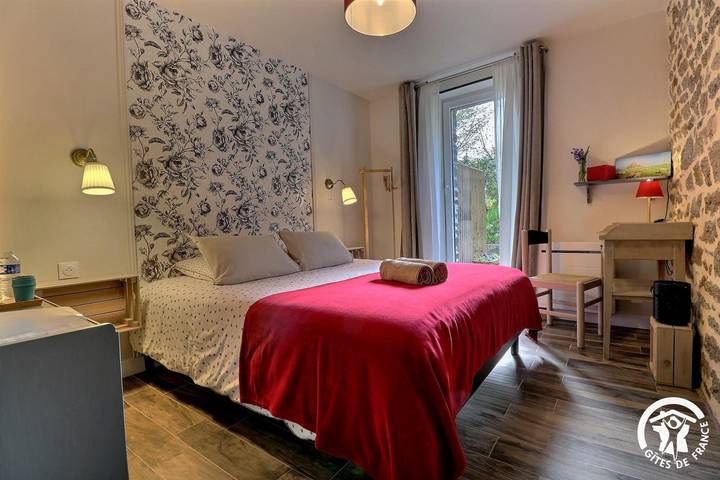 Chambre d’hôte pour 2 personnes, avec Terrasse ainsi que Jardin et Vue à Pleine-Fougères