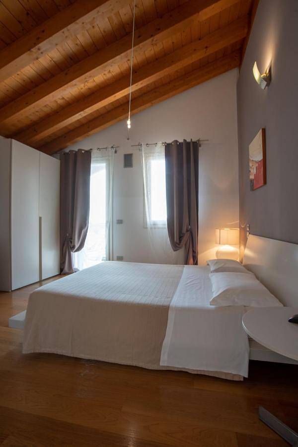 Large Double Room in Castelfranco Veneto, Province de Trévise