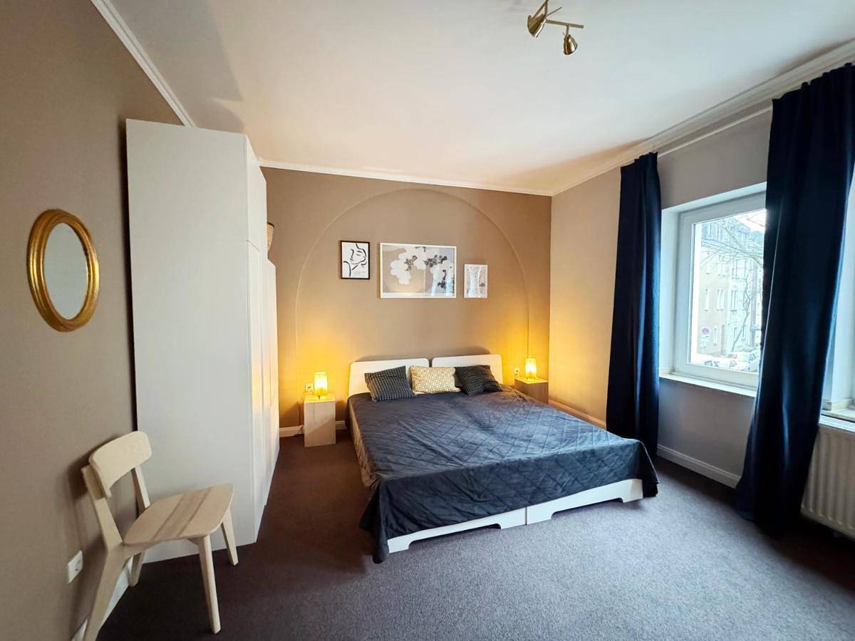 Geheel appartement, Huge apartment with Sauna and free parking in Meiderich/Beeck, Duisburg