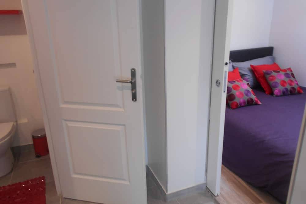Appartement entier, Petits maisonnette studio coquet proche du centre ville de Lyon in Meyzieu, Lyon et ses environs