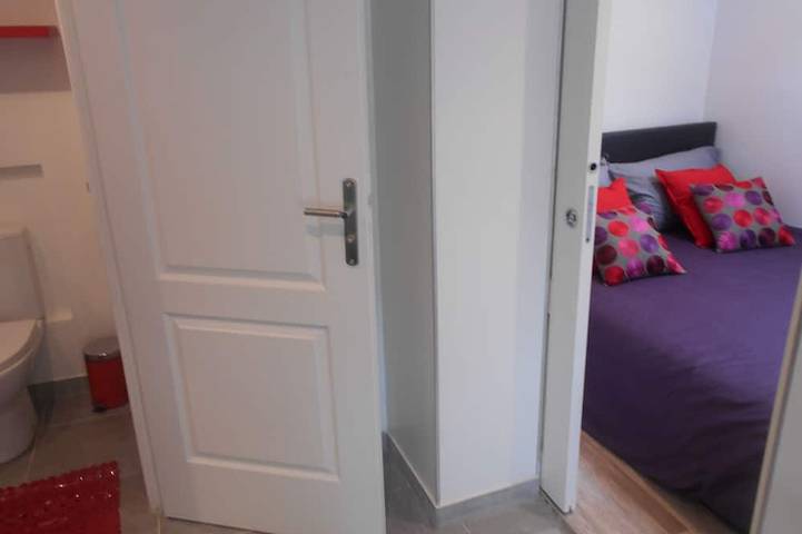 Gîte pour 4 personnes, avec jardin, animaux acceptés à Meyzieu - 3