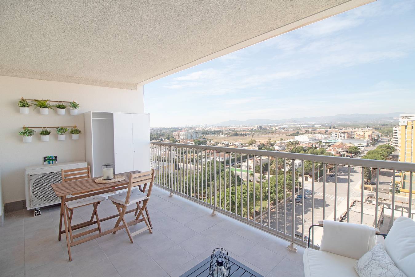 Apartamento entero, Global Properties: Moderno apartamento con piscina y terraza en la playa de  Canet in Canet de Berenguer, Costa de Valencia