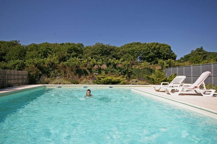 Gîte pour 4 personnes, avec terrasse ainsi que jardin et piscine, animaux acceptés en Ardèche - 2