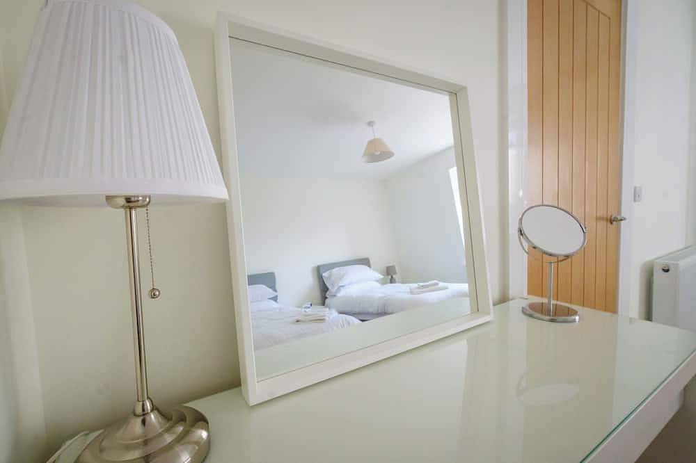 Gorgeous, fully refurbished centrally located cosy cottage in Scottish Borders