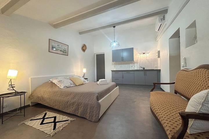 Maison avec piscine dans le Luberon pour 6 personnes in Saint-Saturnin-lès-Apt, Parc naturel régional du Luberon