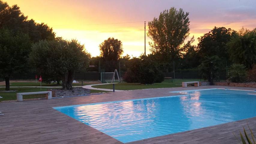 B&b per 5 persone, con Terrazza e Idromassaggio nonché Giardino e Piscina a Verona