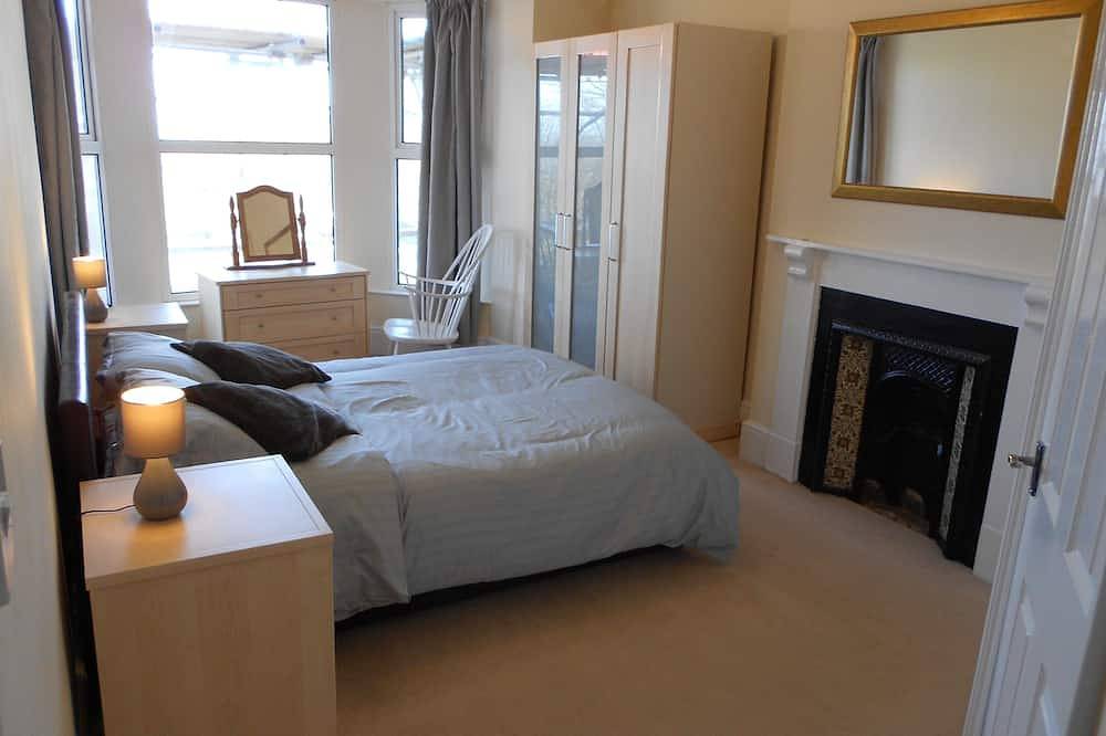 Beautiful sea and countryside views just a few minutes walk from the harbour in Ilfracombe, Devon