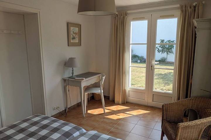 Family home in Loix, with a large, private, enclosed garden, a 2-minute bike ride from the village in Loix, Ile de Re