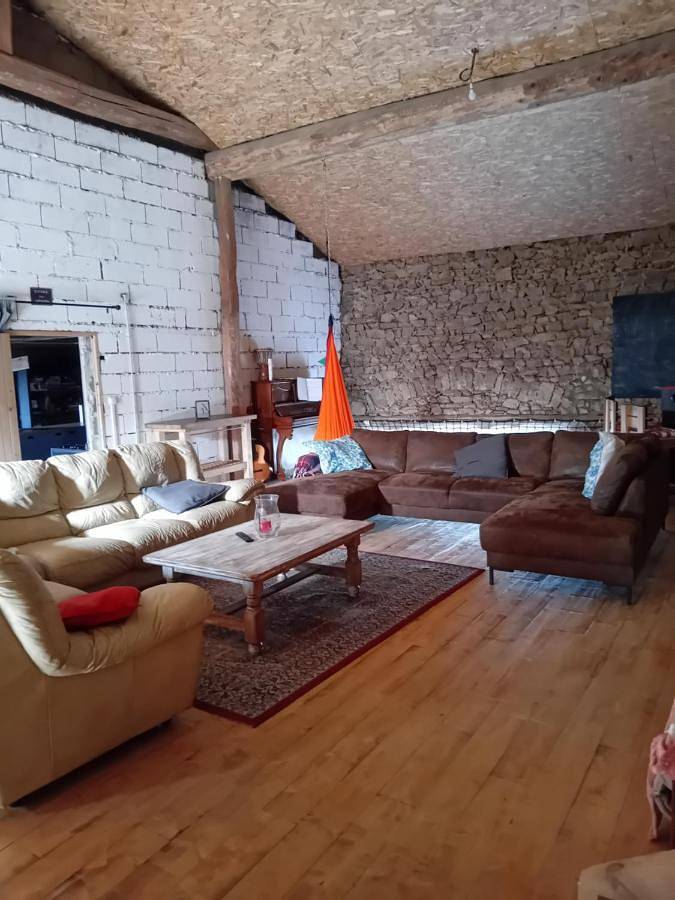 Location de vacances pour 10 personnes, avec vue et terrasse, animaux acceptés à Cunlhat - 2