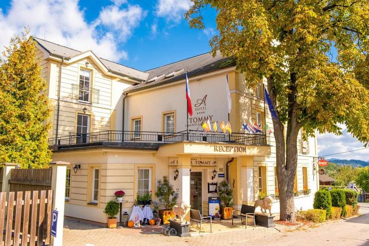 Hotel dla 2 osób, z basen i sauna oraz ogród i jacuzzi w Náchod