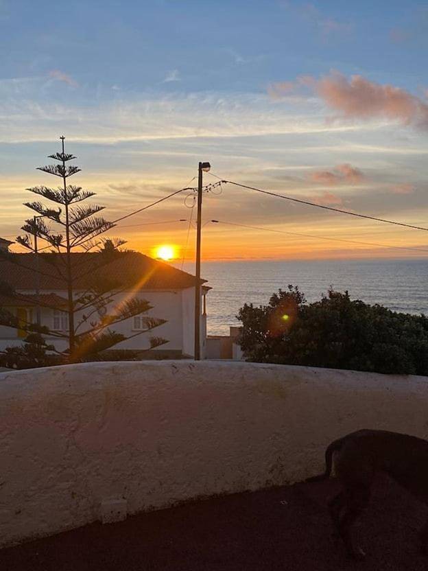 Three-Bedroom House in Praia das Maçãs, Colares