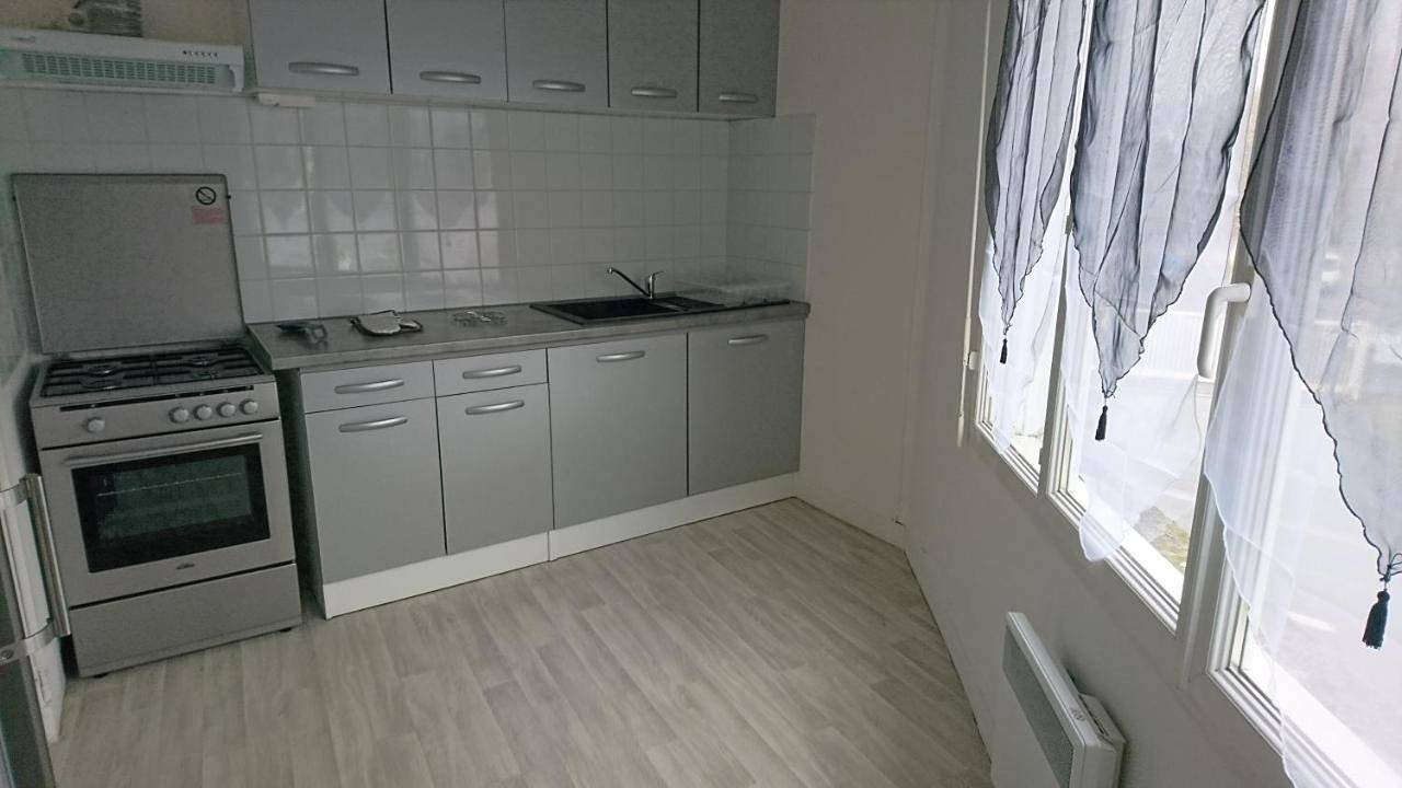 Appartement entier, Appartement de 79 m² à 500 mètres de la cure in Jonzac, Région de Jonzac