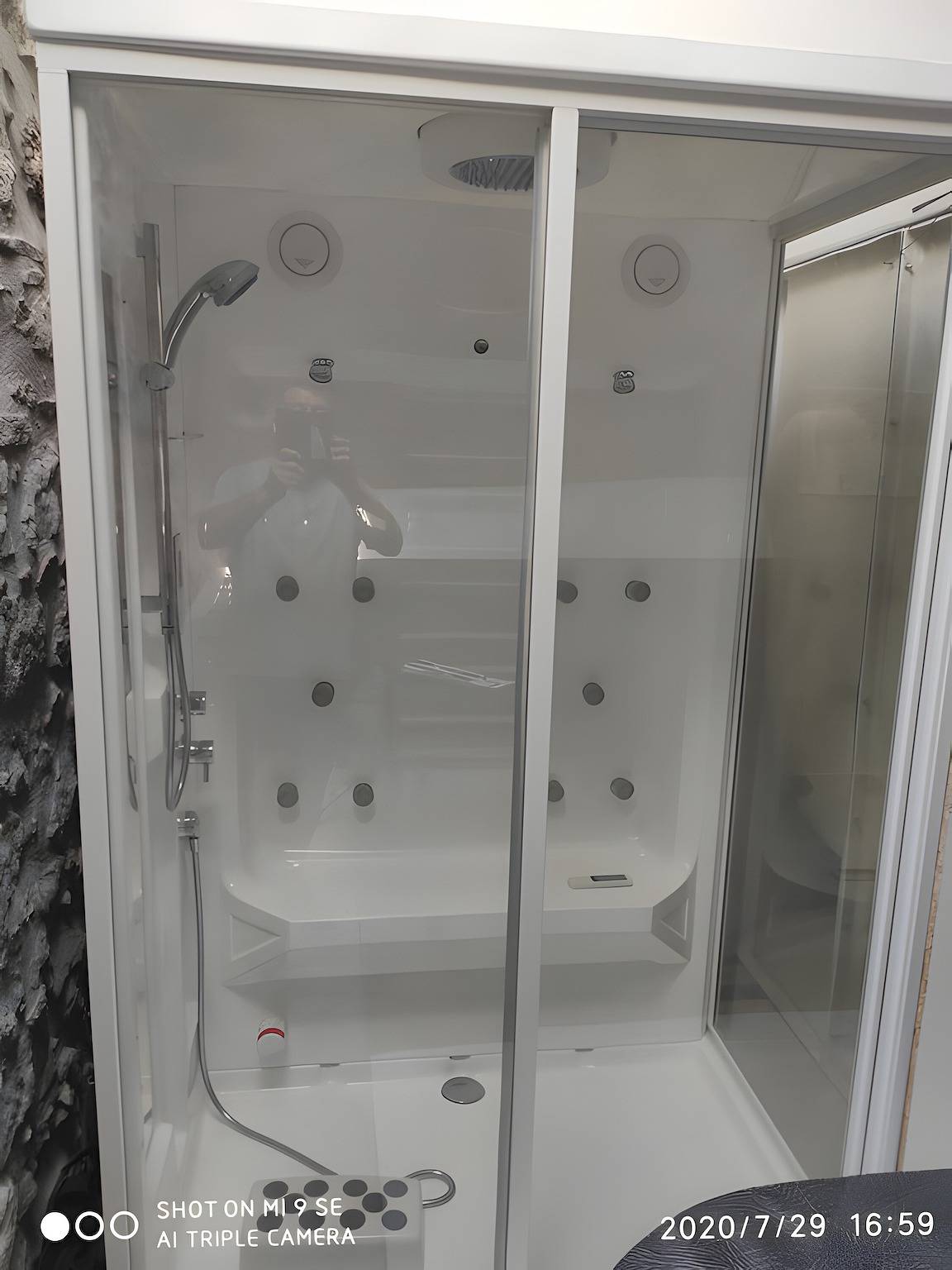 Habitación de huéspedes “Catherine” con piscina compartida, Wi-Fi y aire acondicionado in Saint-Alban-Auriolles, Ardèche