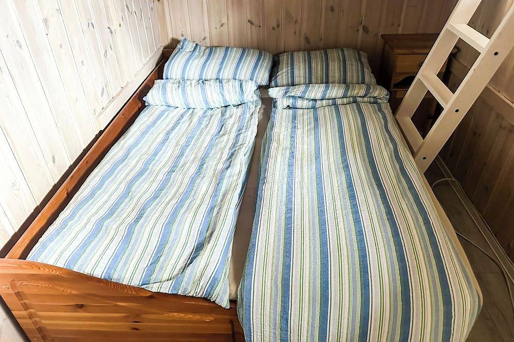 A peaceful getaway with a fjord view! Sleeps 6 people. Frantasticview in Svelvik