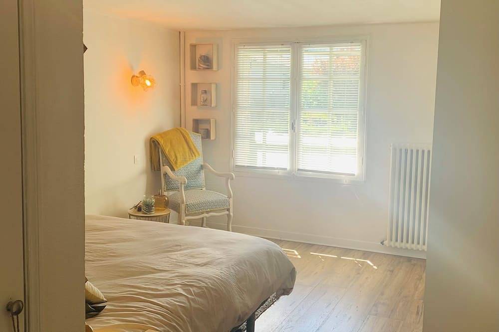 Apartamento entero, Ground floor flat with garden - 3*** furnished holiday home- all comforts - wifi in Saintes, Saintes region