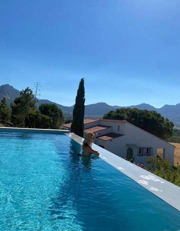 Gîte pour 6 personnes, avec jardin et vue ainsi que piscine et sauna, animaux acceptés à Moncale