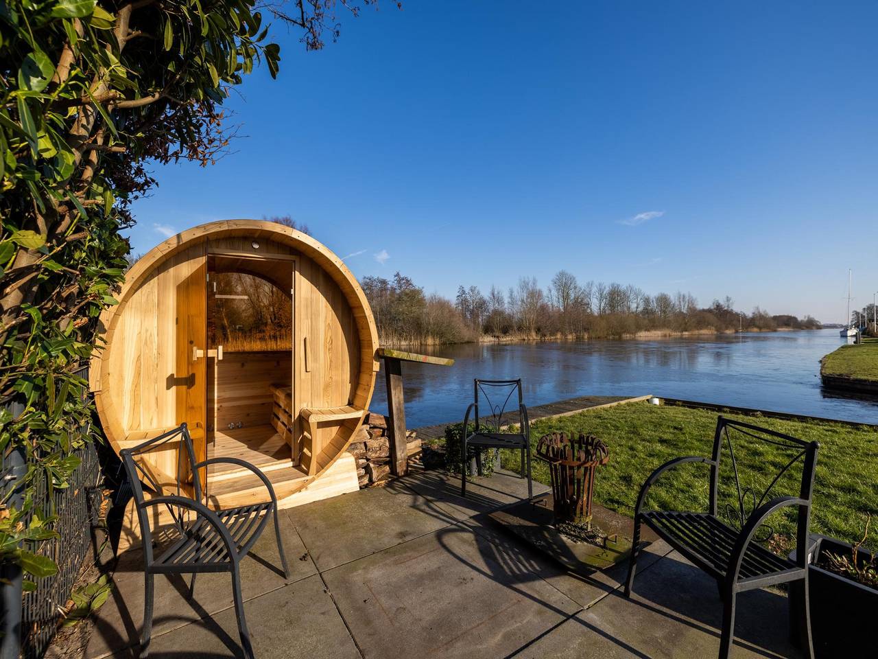 Wellnessaufenthalt auf dem Wasser in Friesland
 in Boornzwaag, De Friese Meren