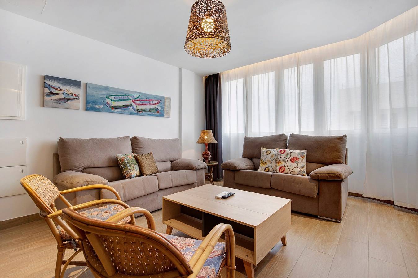 Appartement entier, Maison de vacances Falco 2 près de la plage avec vue sur la mer, bain à remous & Wi-Fi in Puerto de Corralejo, La Oliva