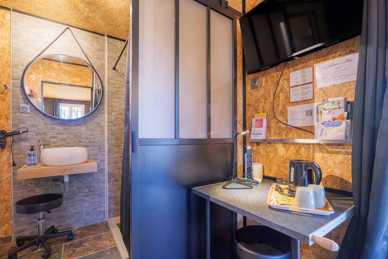 Gastenkamer '315' met bergzicht, privé verwarmd zwembad en wifi, foto 8