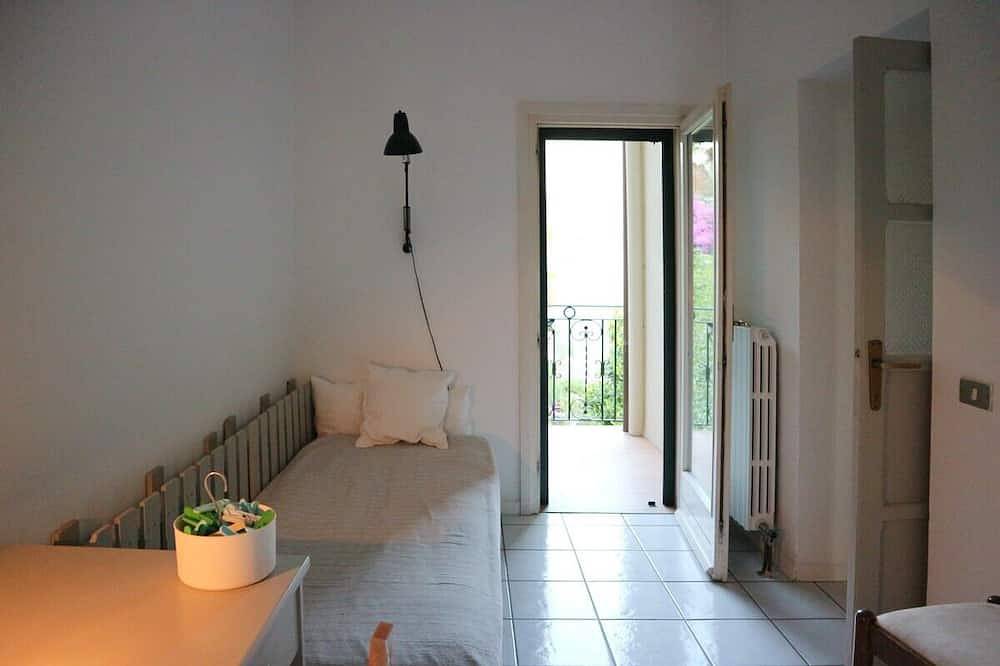 Hel lejlighed, Simo House, Stunning Lake View, Ac, Balcony in Carate Urio, Comosøen