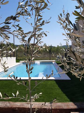 Gîte pour 6 personnes, avec piscine et terrasse à Goudargues